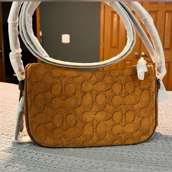 Coach Kailey Shoulder Bag
In Signature Suede - Picture 11 of 14